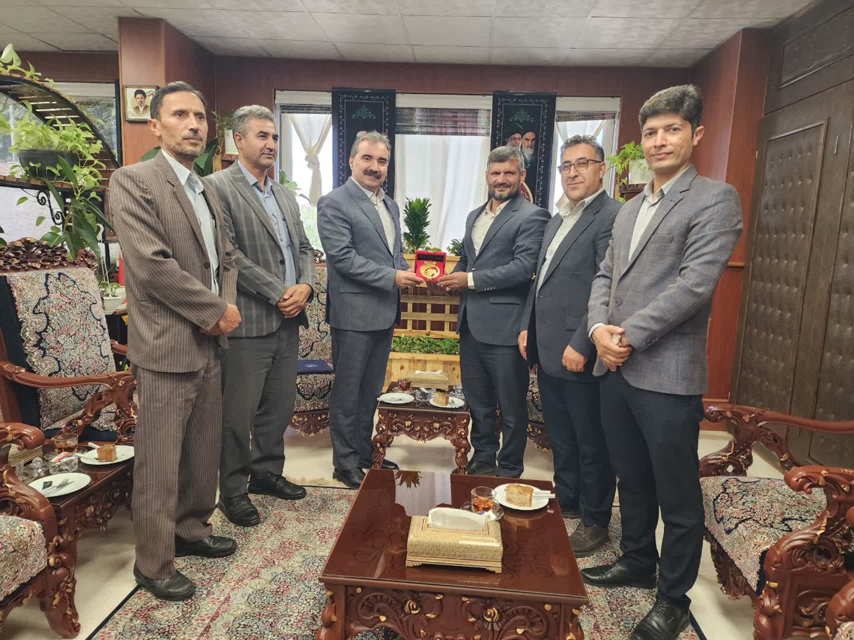 تقدیر رئیس فدراسیون سه‌گانه از شهردار بجنورد در دیدار رسمی